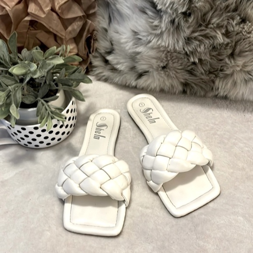 White Puffy Woven Slide Vegan Leather Flat Slip On Sandals Sz 7
